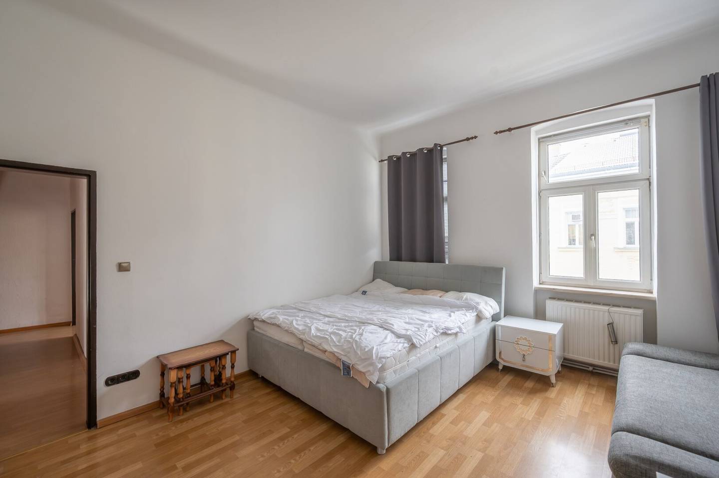 Your project in the heart of the city in need of renovation 3.5 room old apartment with balcony option