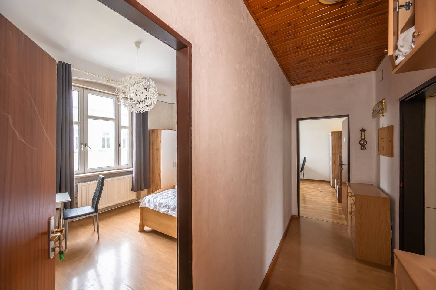 Your project in the heart of the city in need of renovation 3.5 room old apartment with balcony option