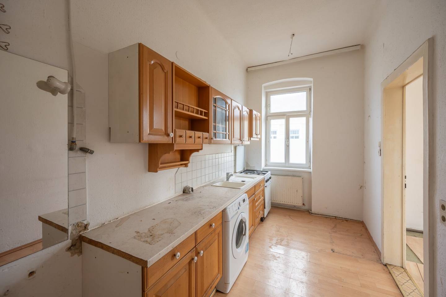 ++NEW++ renovation-needed 2.5 room old building apartment