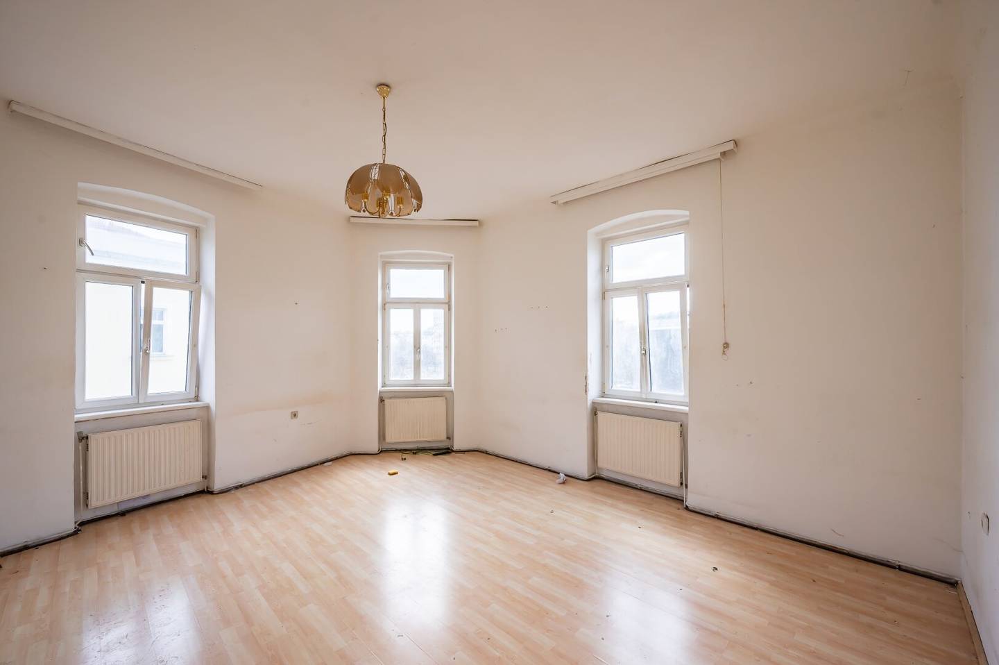 ++NEW++ renovation-needed 2.5 room old building apartment