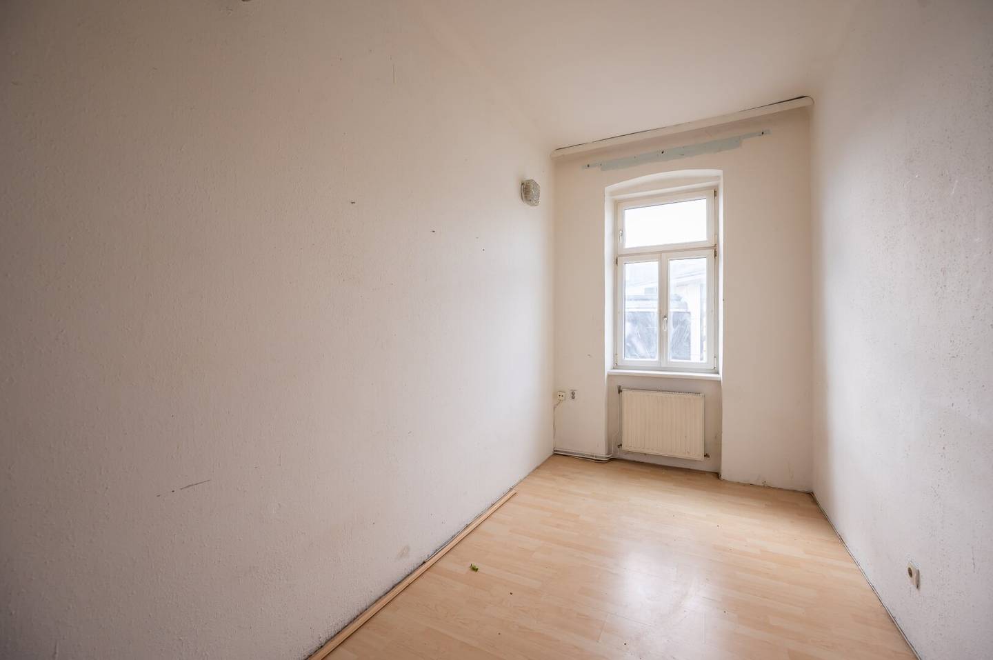 ++NEW++ renovation-needed 2.5 room old building apartment