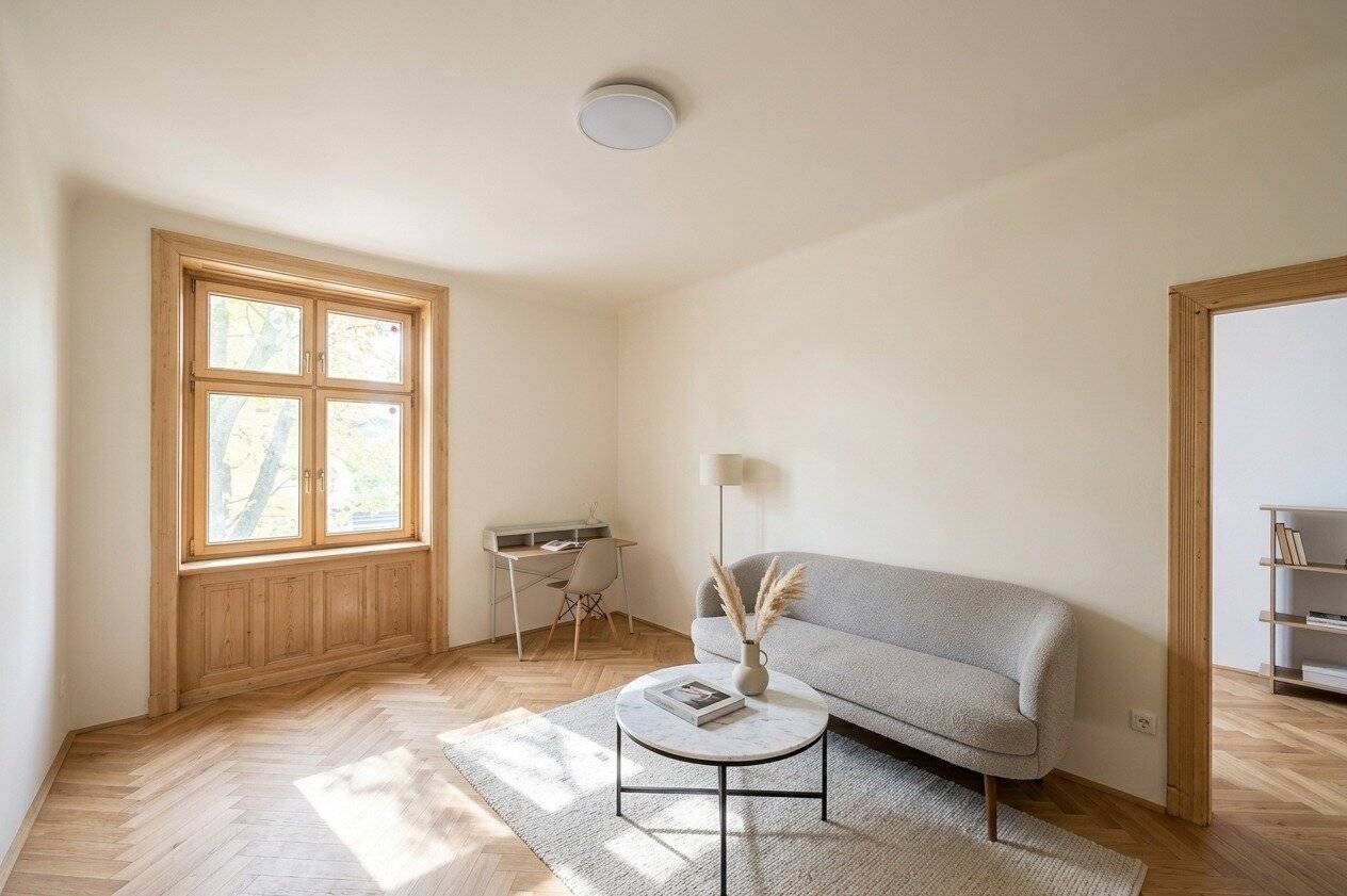 ++NEW++ Period apartment with potential – 2 rooms in need of renovation