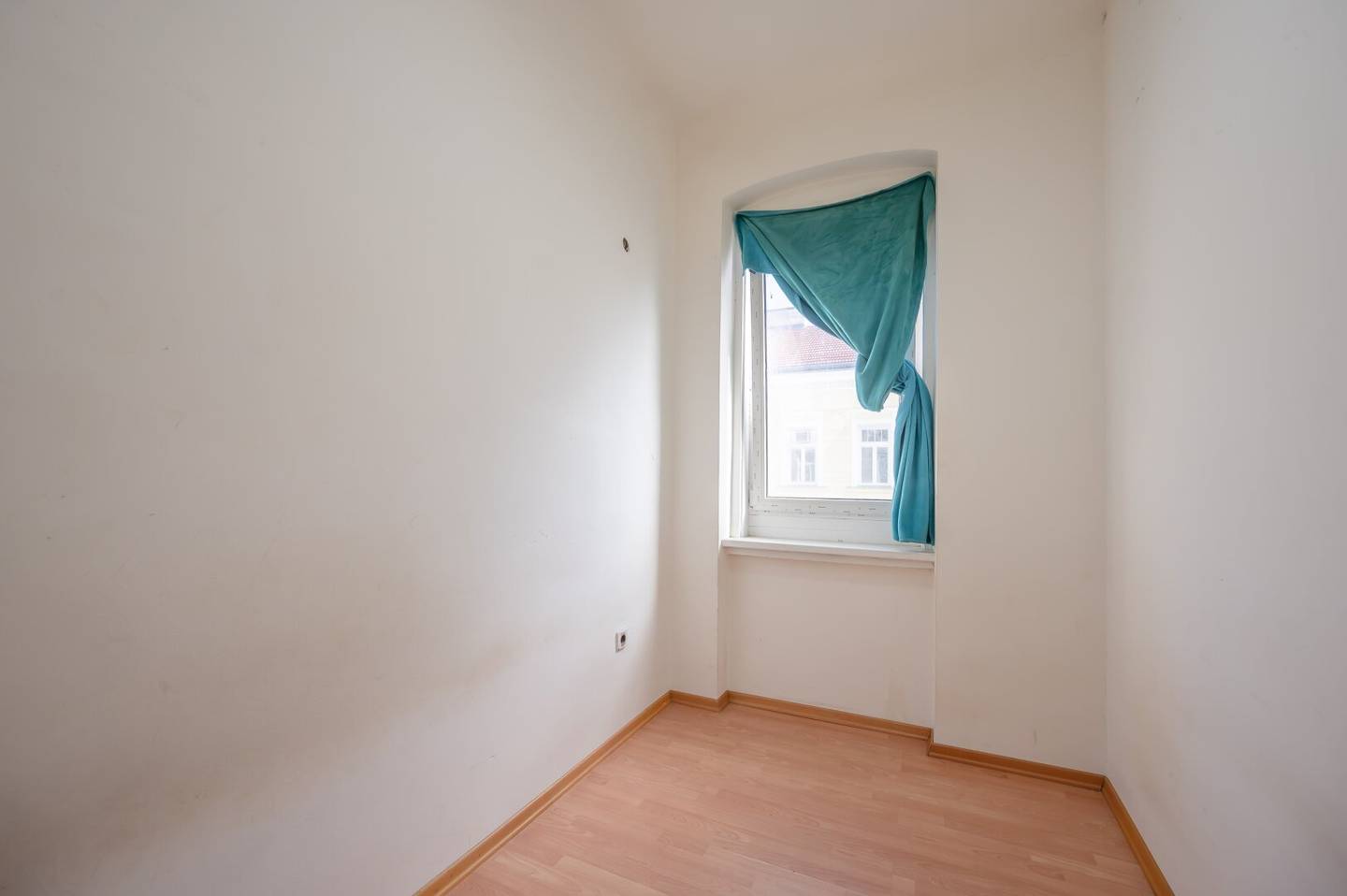 ++NEW++ renovation needed 3.5 room old building apartment