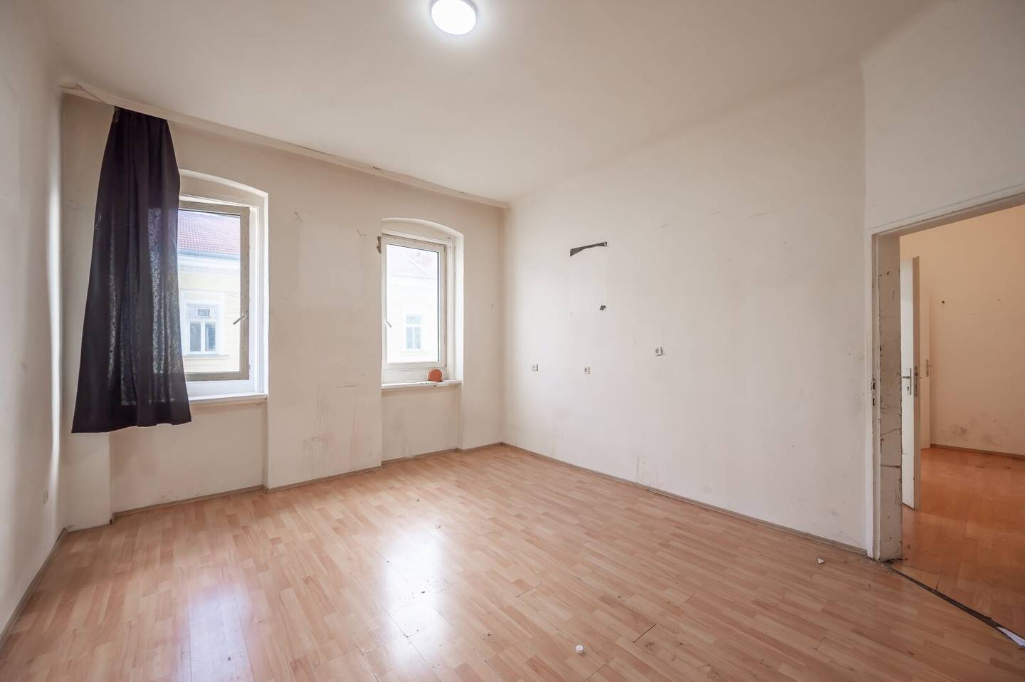 ++NEW++ renovation needed 3.5 room old building apartment