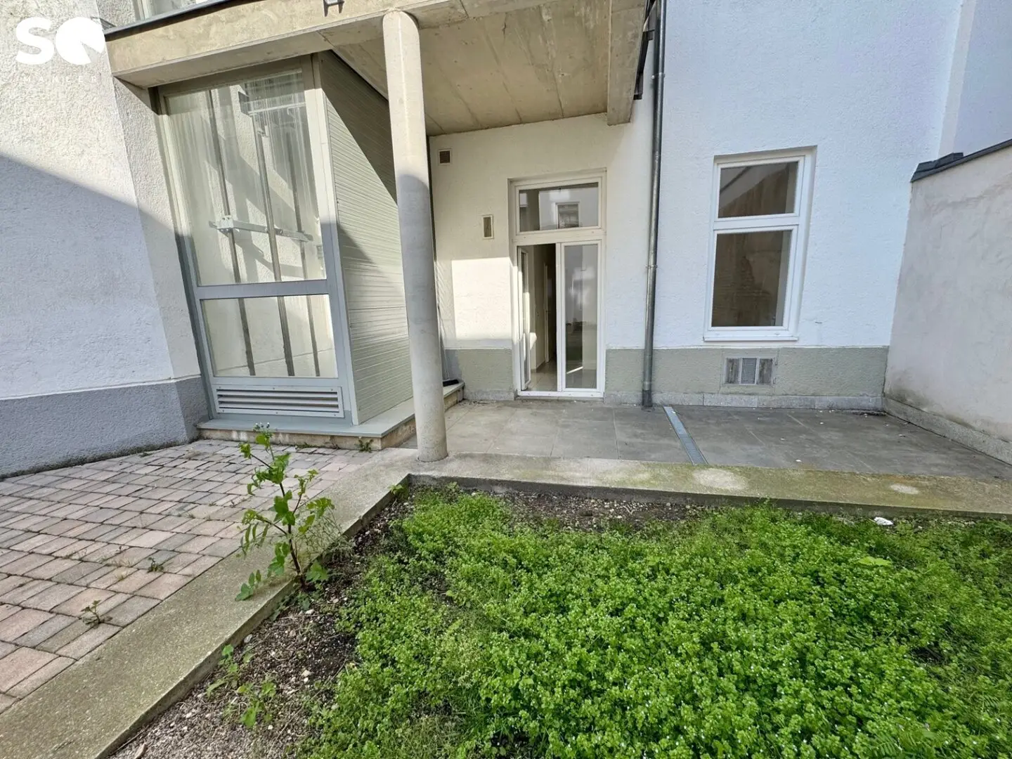 Bright two room terrace apartment in a quiet location