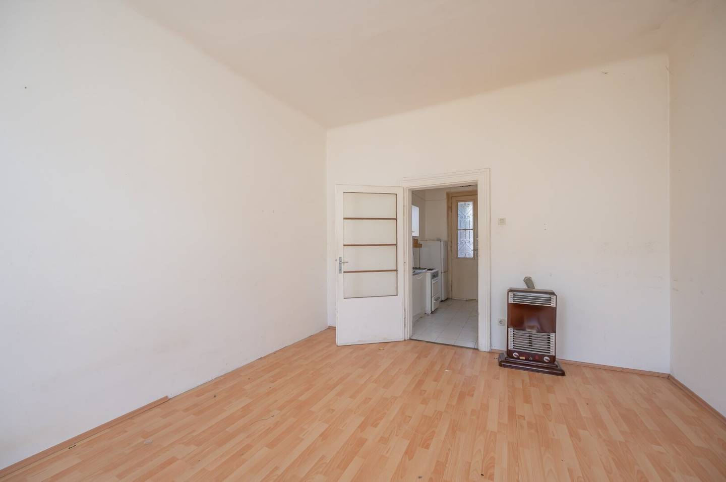 ++1120++ Your project in the heart of the city renovation needed 1 room old building apartment