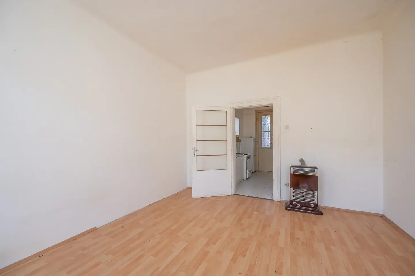 ++1120++ Your project in the heart of the city renovation needed 1 room old building apartment