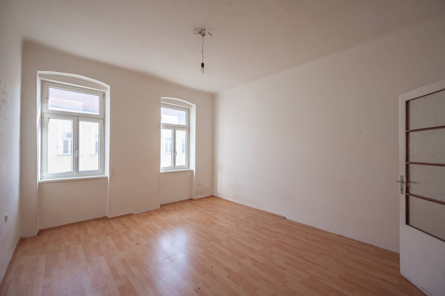 ++1120++ Your project in the heart of the city renovation needed 1 room old building apartment