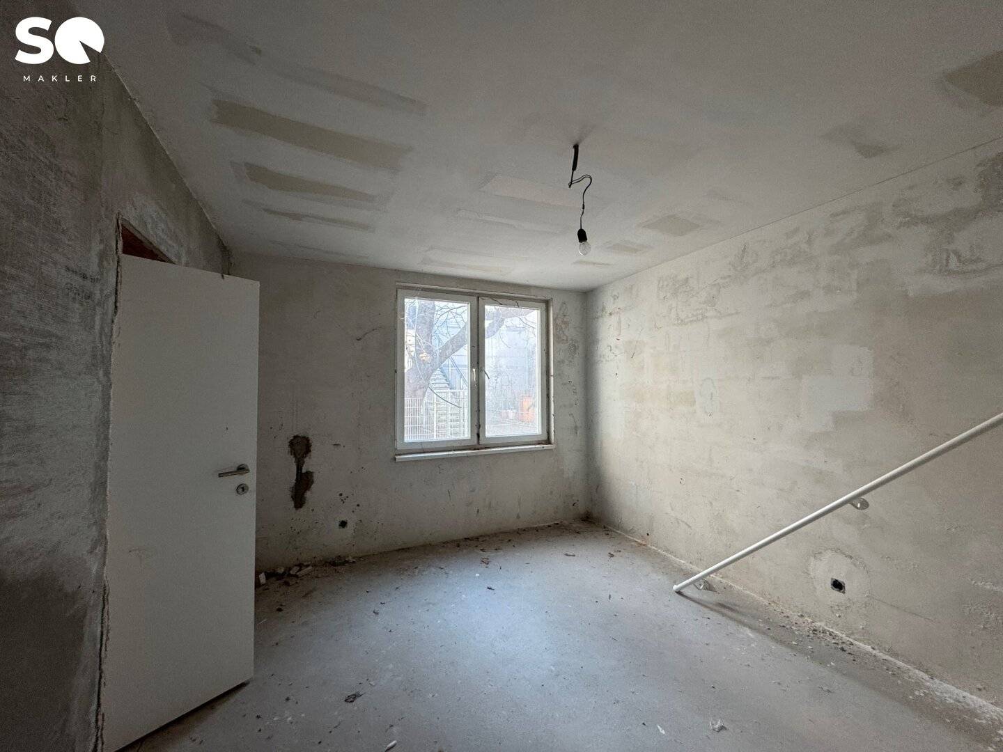 #SQ - INNENHOFRUHELAGE! SANIERUNGSBEDÜRFTIGE WOHNUNG MIT AUSSENFLÄCHE