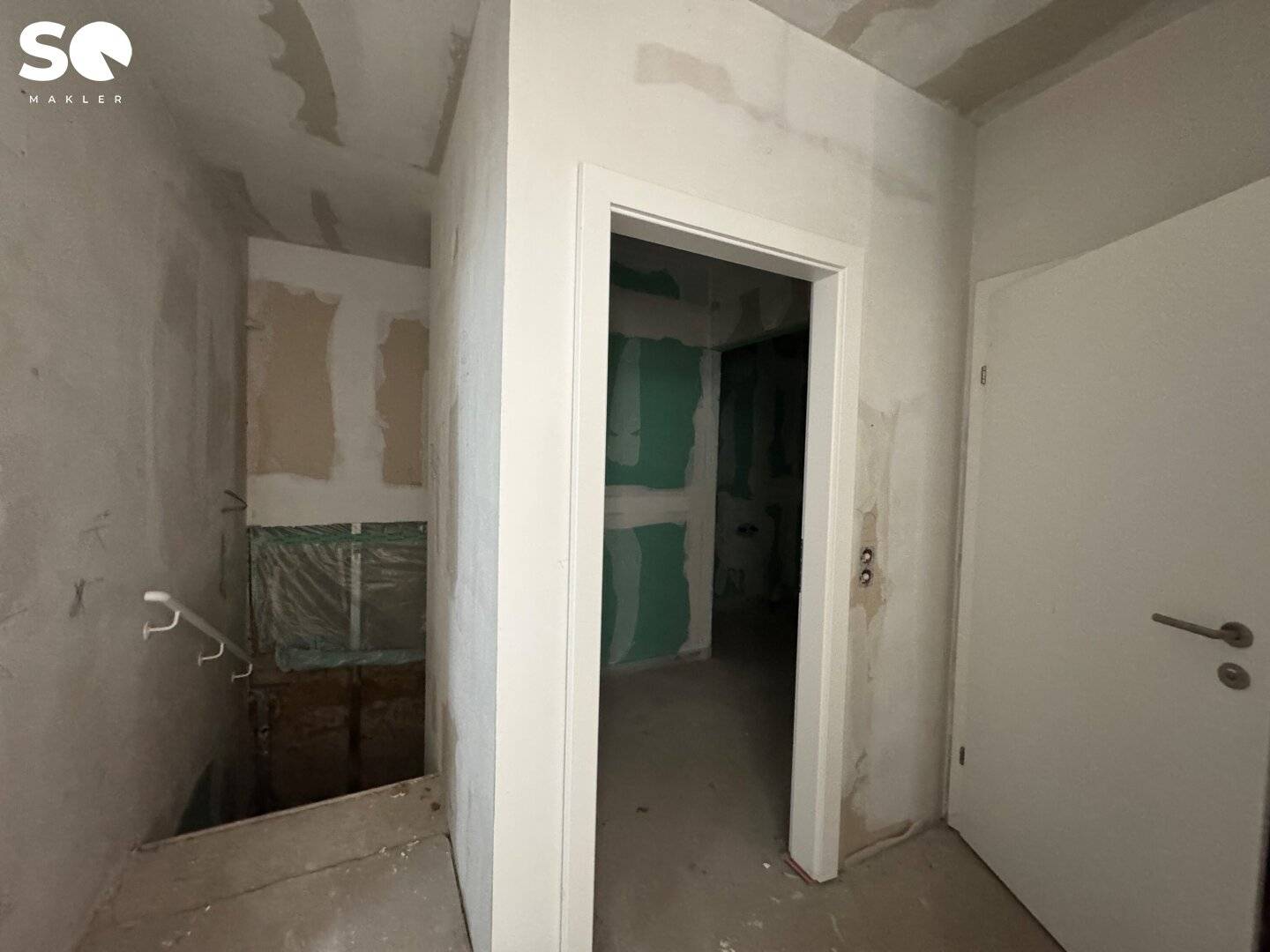 #SQ - INNENHOFRUHELAGE! SANIERUNGSBEDÜRFTIGE WOHNUNG MIT AUSSENFLÄCHE