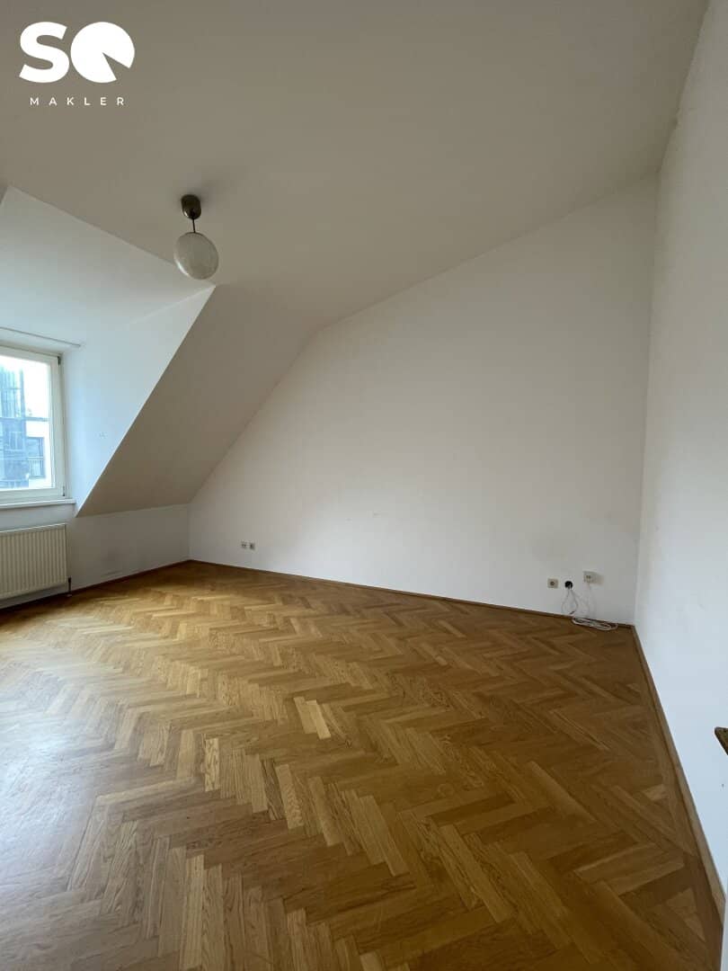SQ - Bright 2 Room Attic Apartment in Central and Quiet Location of the 20th District