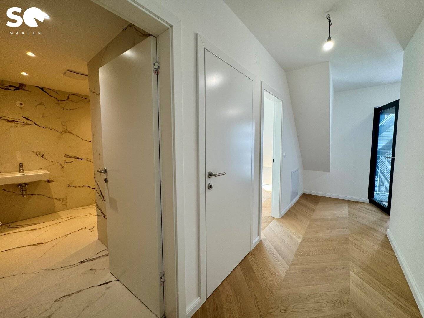 #SQ - ERSTBEZUG! HOCHWERTIG SANIERTE DACHGESCHOSSWOHNUNG - 3 ZIMMER