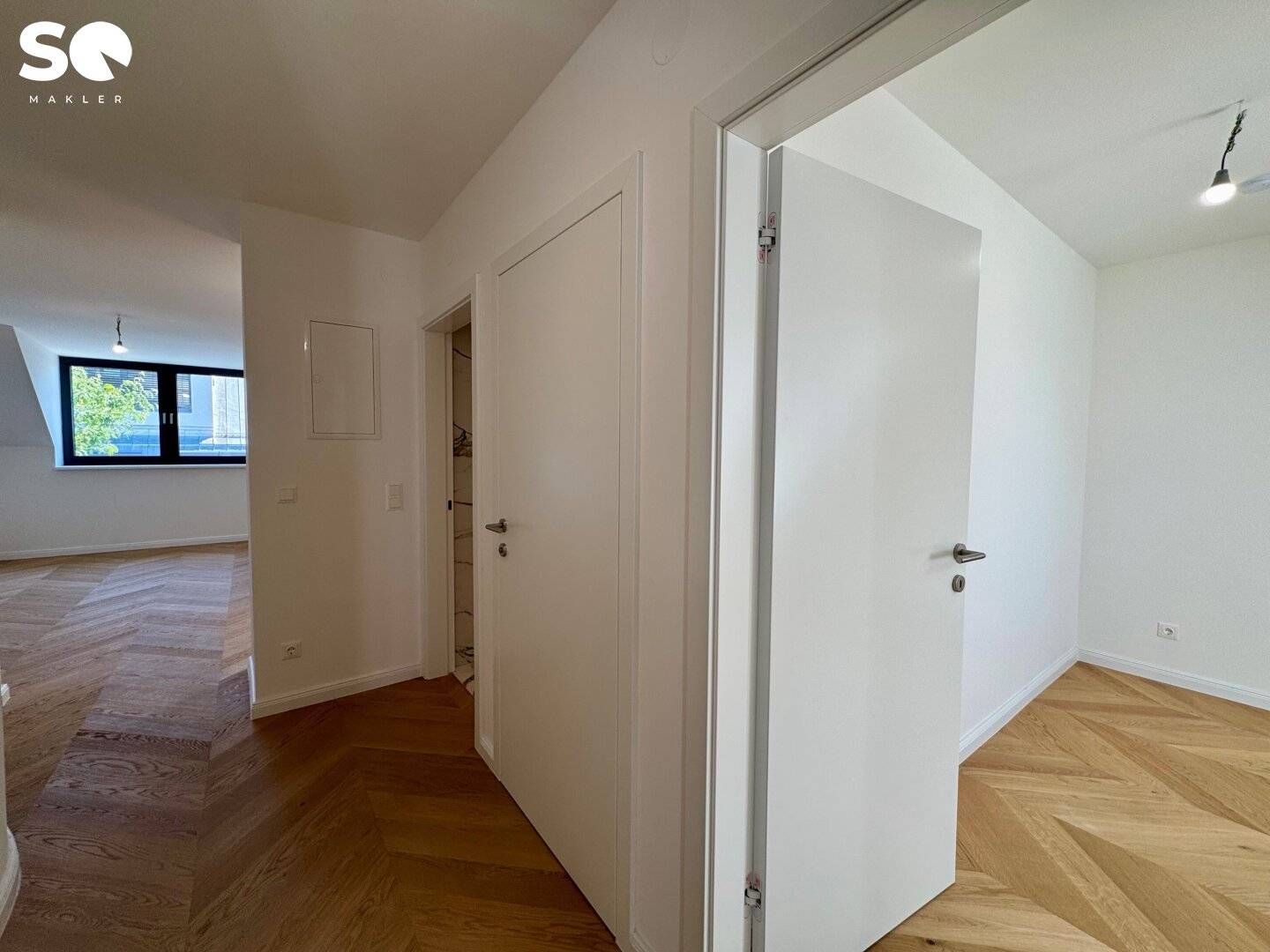 #SQ - ERSTBEZUG! HOCHWERTIG SANIERTE DACHGESCHOSSWOHNUNG - 3 ZIMMER