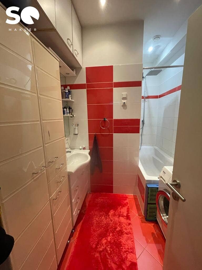 Indefinitely rented old building apartment in top location near Westbahnhof and Mariahilferstraße in Vienna 15th district