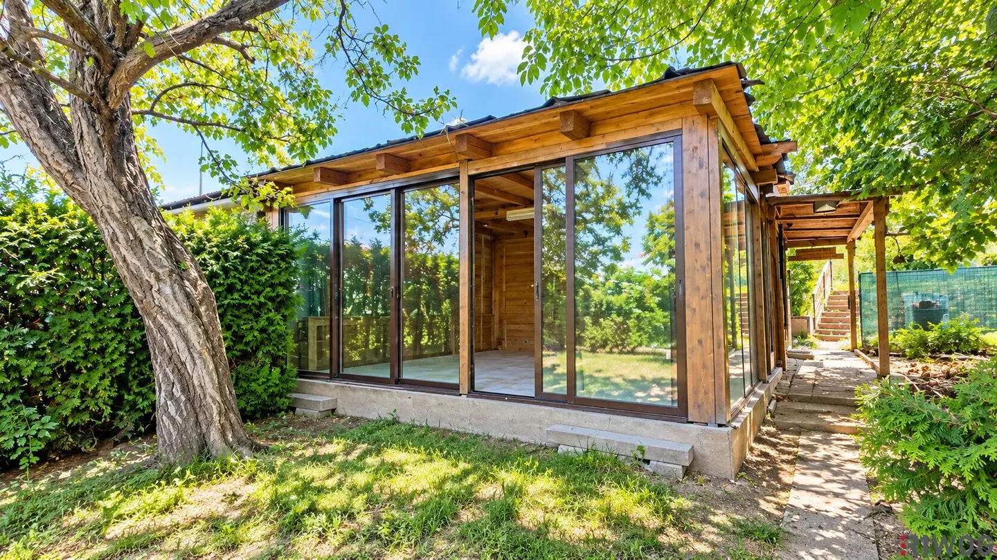 Charmantes Sommerhaus mit großem Garten & Wintergarten