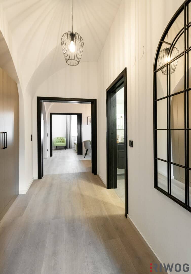 Stylish 35.21 m² Old Building in 1190 Vaulted Ceilings Design Bathroom &amp; Built-in Kitchen Living by the Weingarten