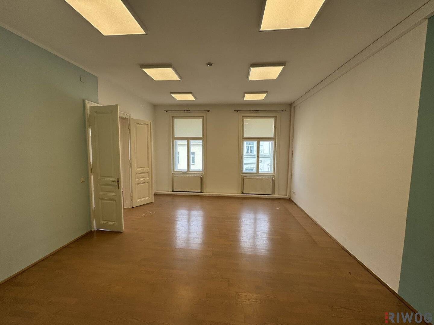 Modern seven room WG suitable apartment in top location with air conditioning and shading