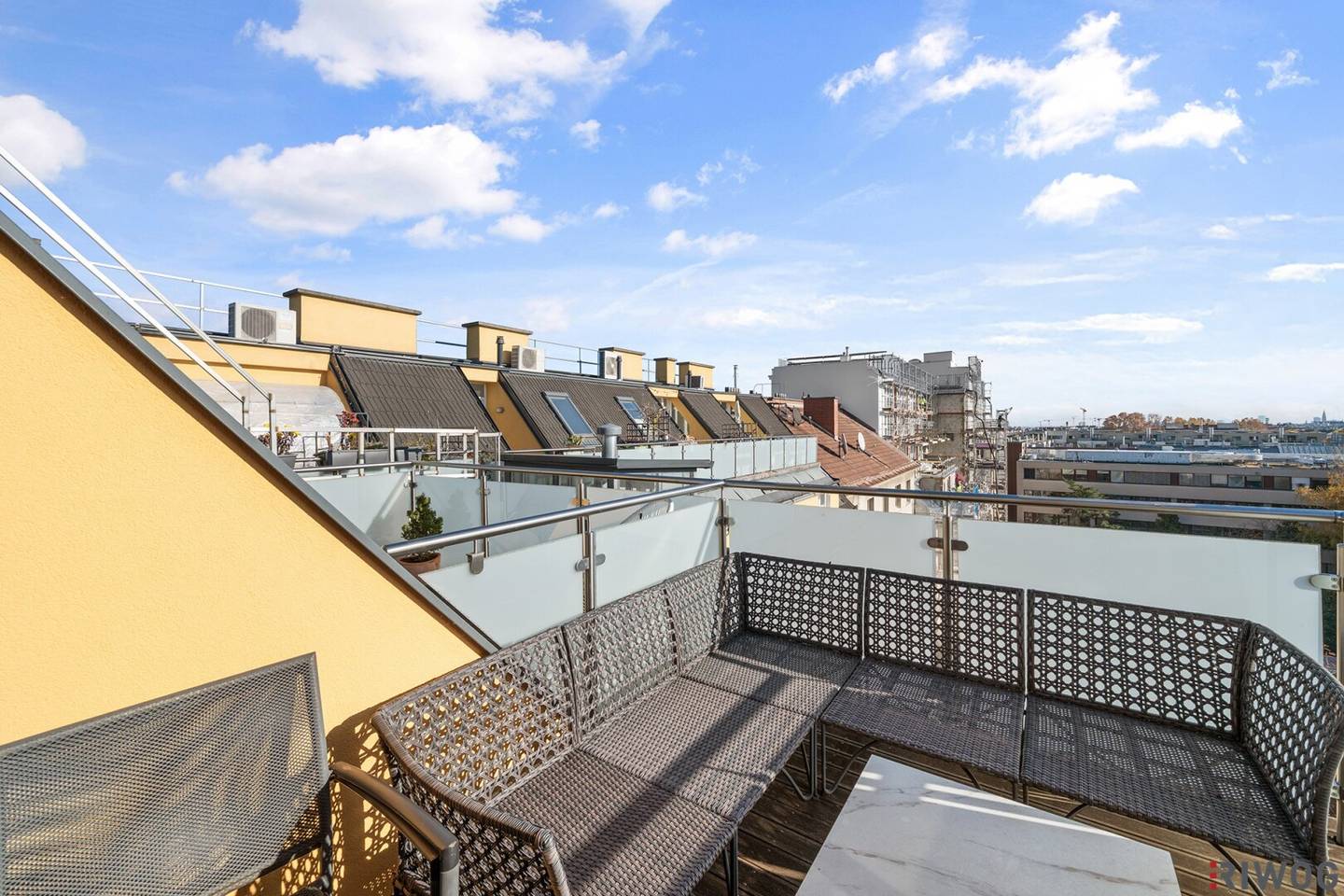 DG-Terrassen-Maisonette Wohnung mit Fernblick in saniertem Altbau | 4 Min. zur U3 Ottakring | 12 Min. in den 1. Bezirk