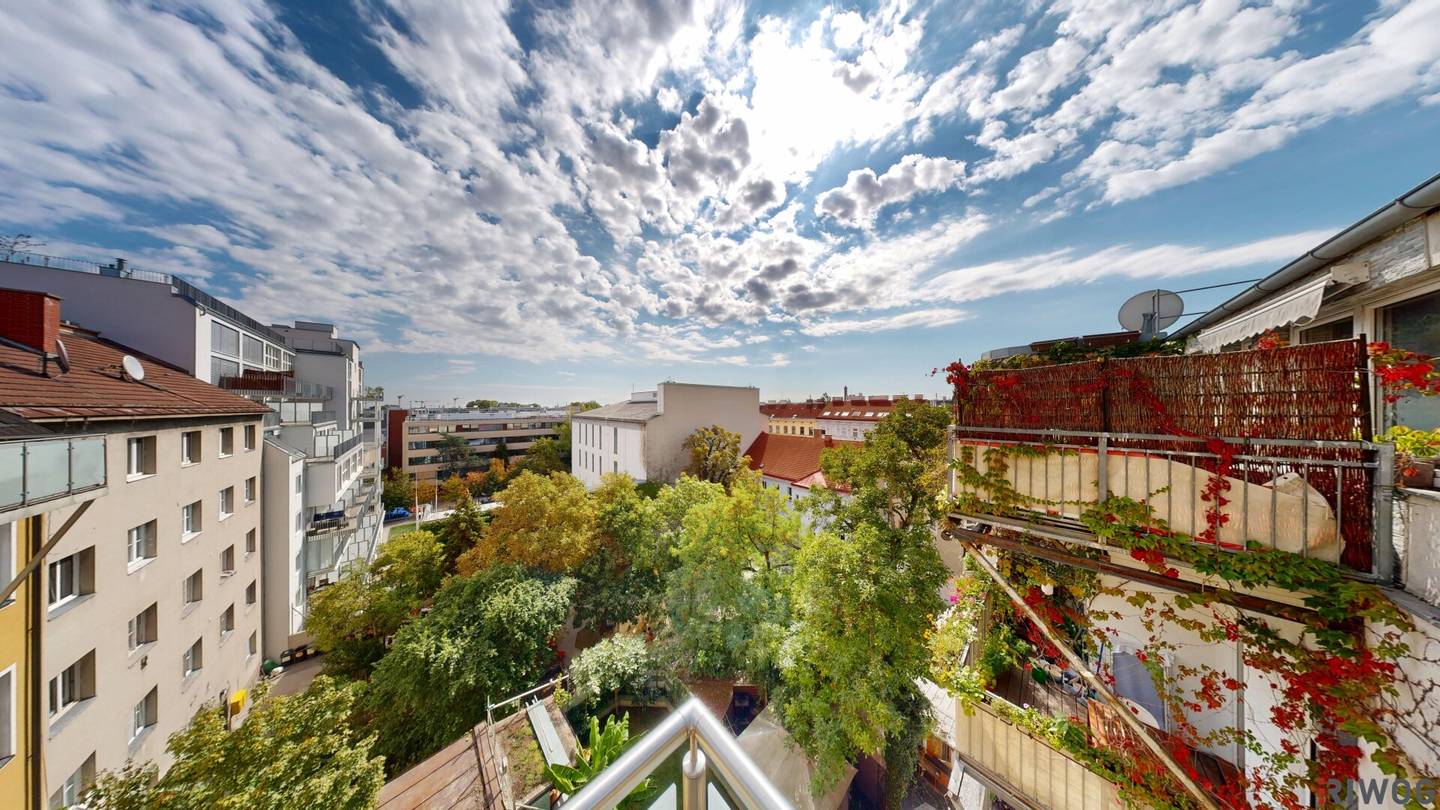 Attic terrace maisonette apartment with distant view in renovated old building | 4 min to U3 Ottakring | 12 min to the 1st district