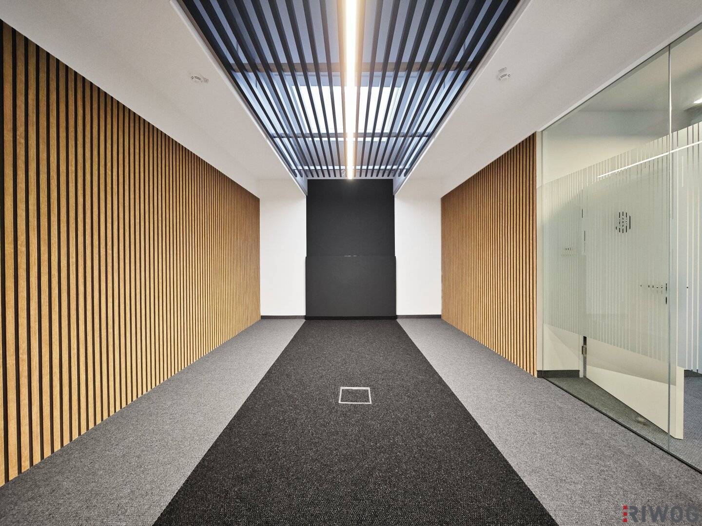 Innovative production location with modern office spaces | interregional connectivity | representative industrial site
