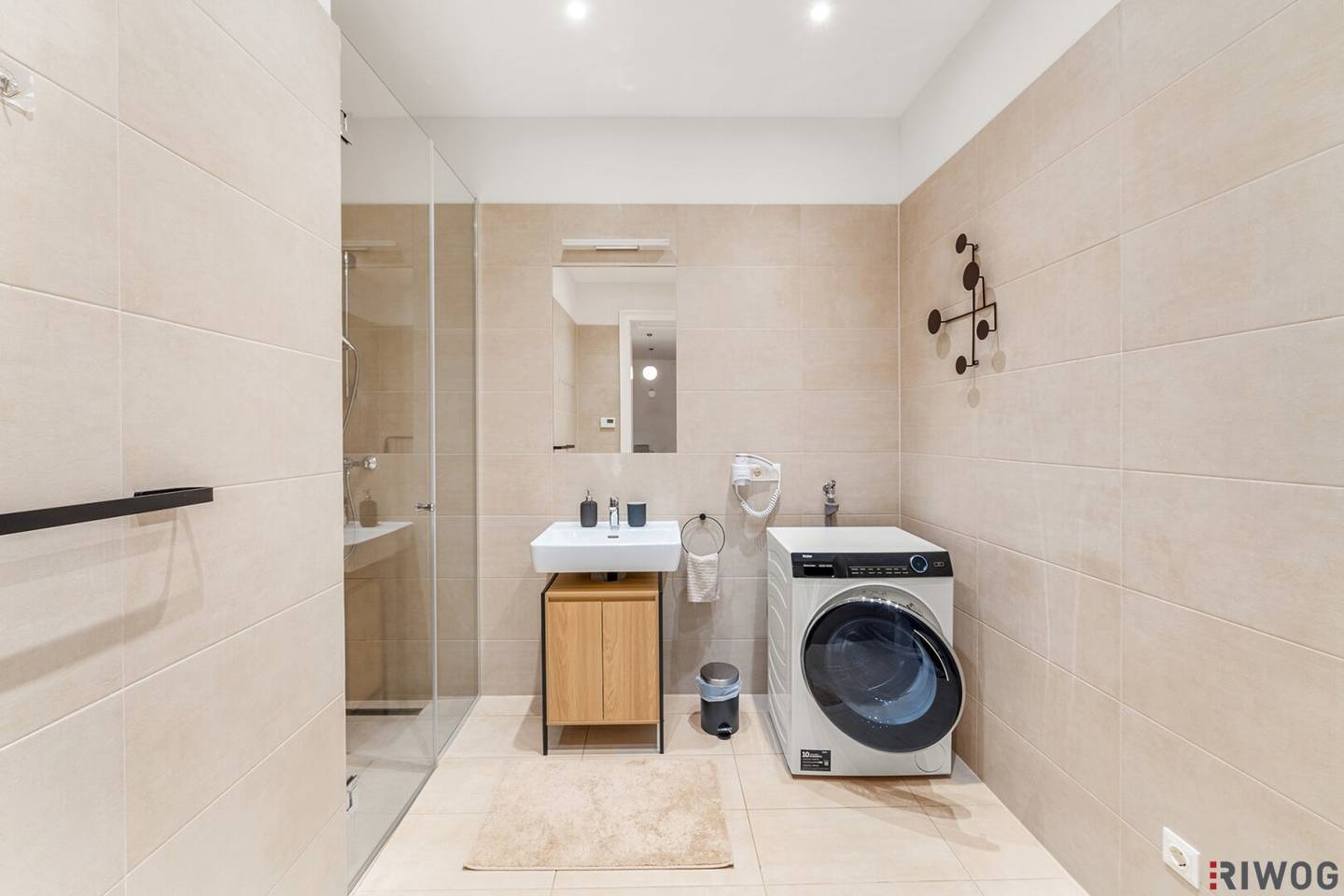 Renovated Stilaltbau apartment Park View No Direct Opposite Approximately 2 Minutes to U4 Schönbrunn Approximately 15 Minutes to the 1st District