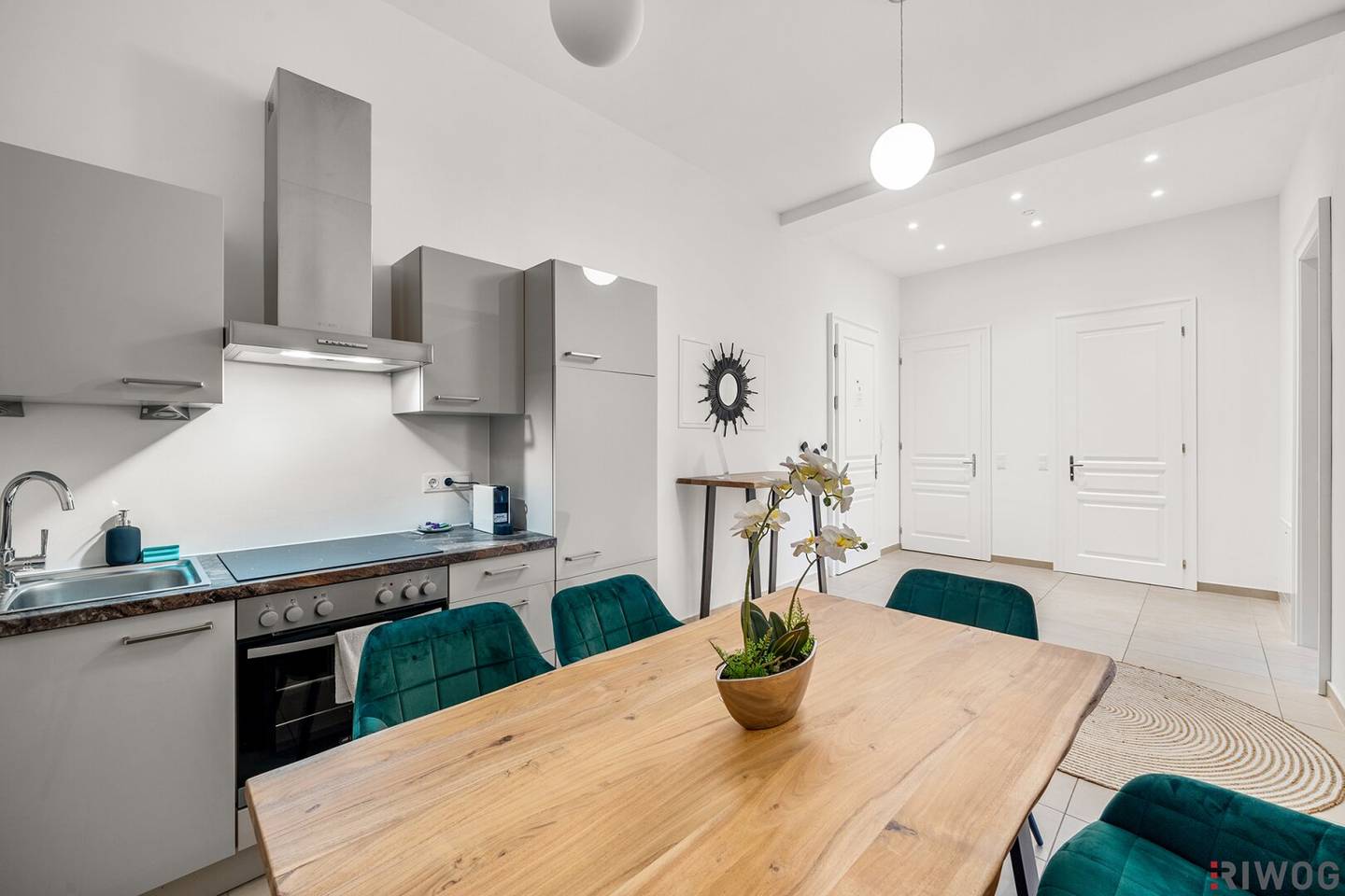 Renovated Stilaltbau apartment Park View No Direct Opposite Approximately 2 Minutes to U4 Schönbrunn Approximately 15 Minutes to the 1st District