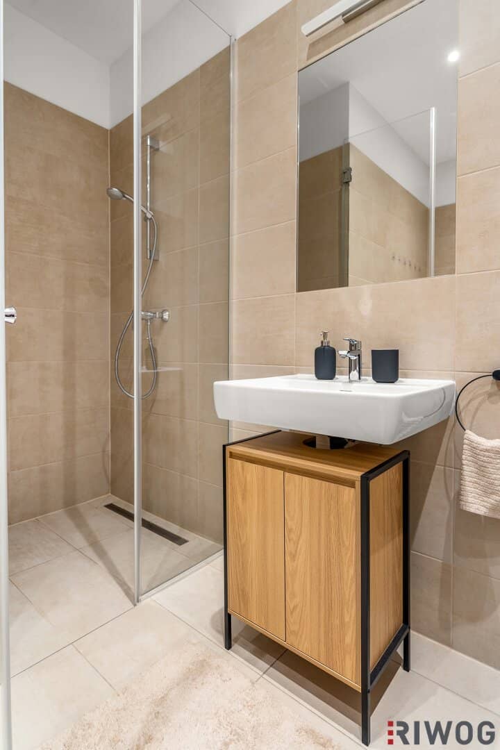 Renovated Stilaltbau apartment Park View No Direct Opposite Approximately 2 Minutes to U4 Schönbrunn Approximately 15 Minutes to the 1st District