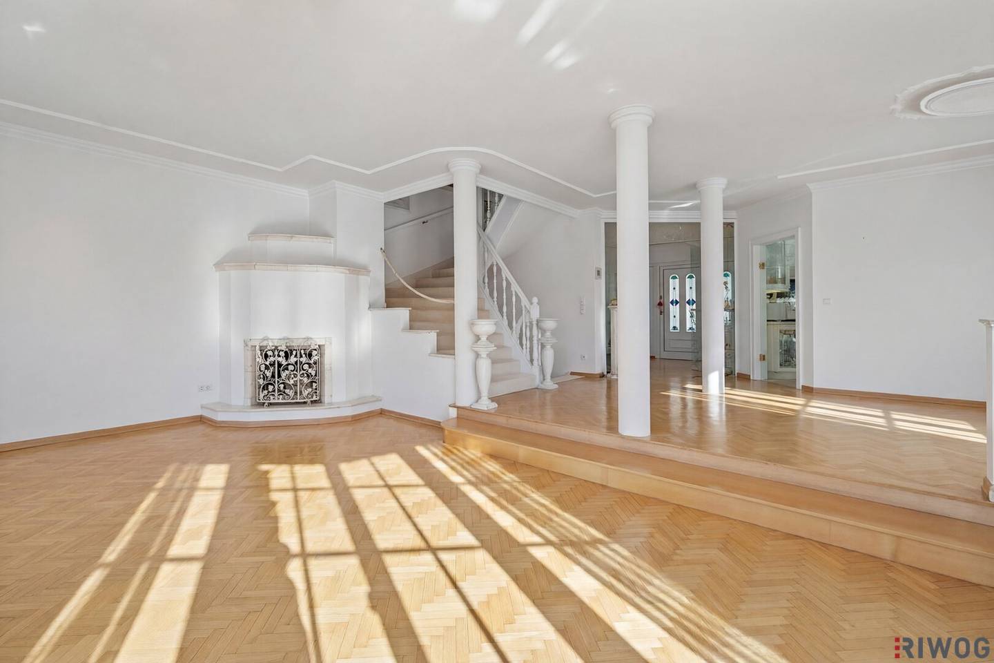 Private Estate Villa with distant view | Private forest | Virtual Tour | 4,200 m² garden | 25 minutes to the 1st district | Pool and Sauna