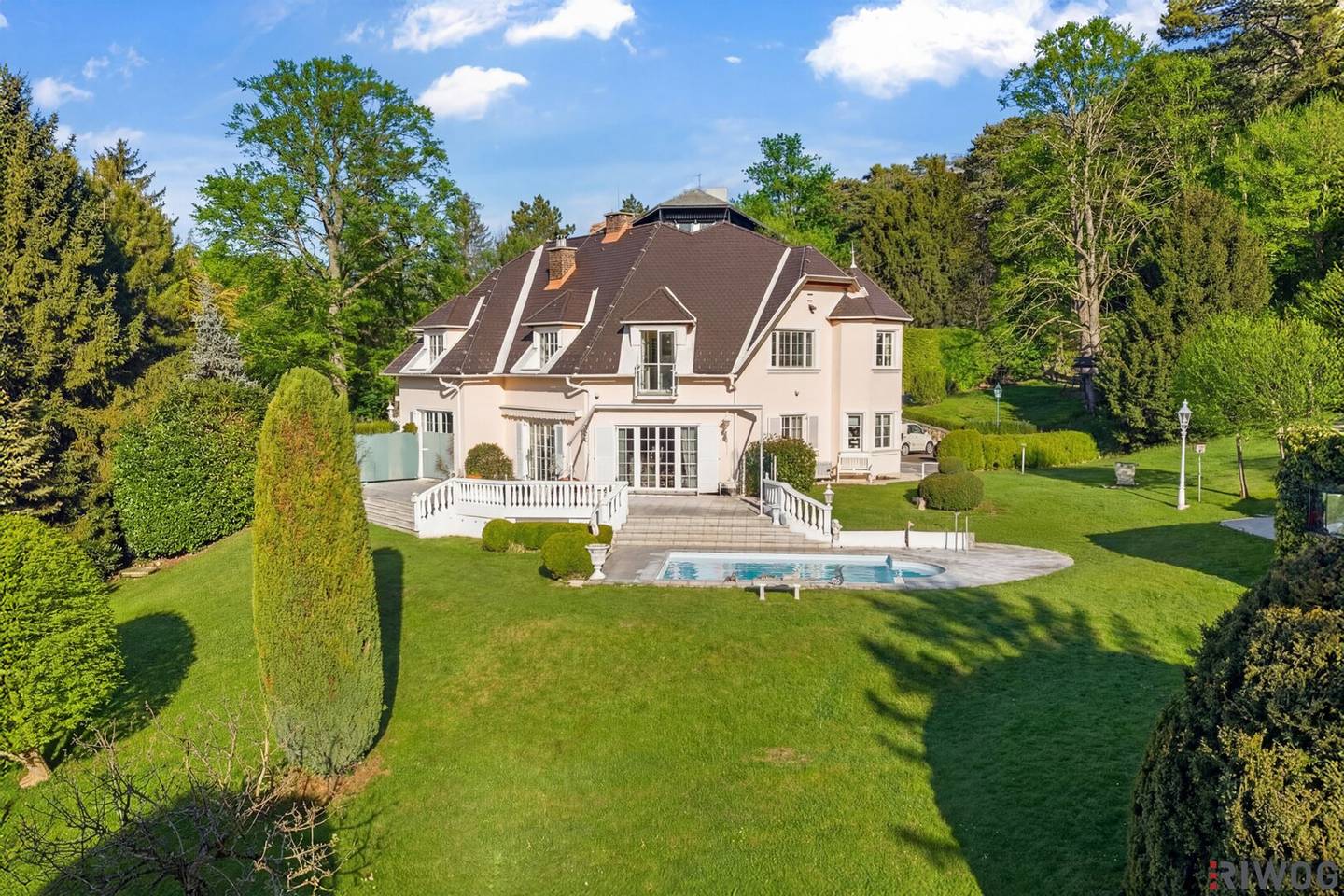 Private Estate Villa with distant view | Private forest | Virtual Tour | 4,200 m² garden | 25 minutes to the 1st district | Pool and Sauna