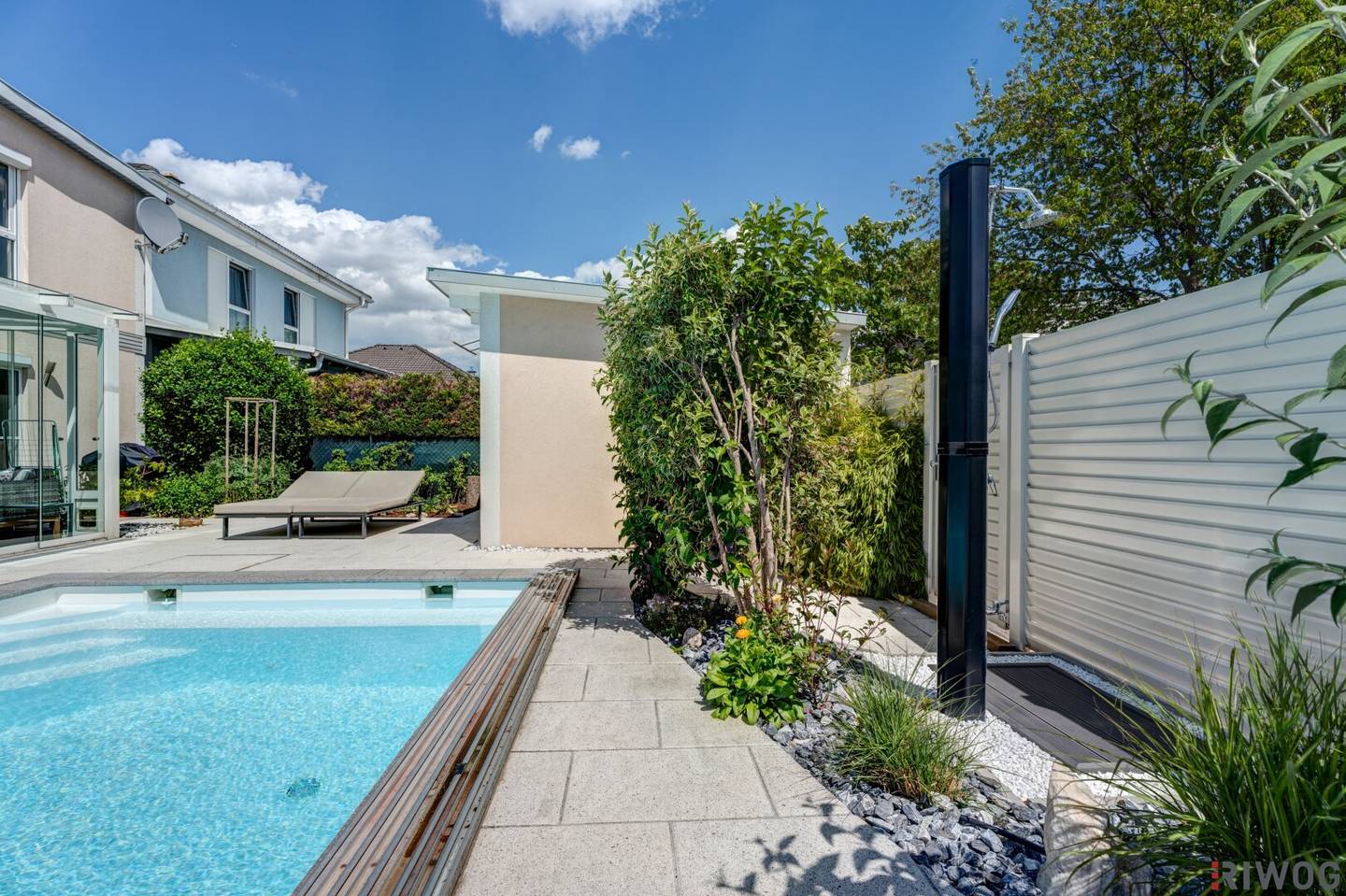 **Private Wohlfühloase mit Pool, Wintergarten & unverbaubarem Blick ins Grüne**