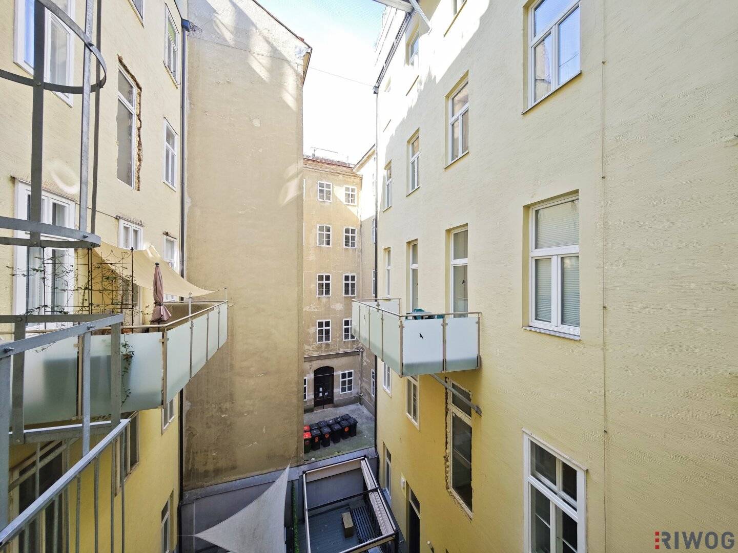 Old building with south facing balcony | two room apartment in a quiet courtyard location | built in kitchen | elevator | basement storage