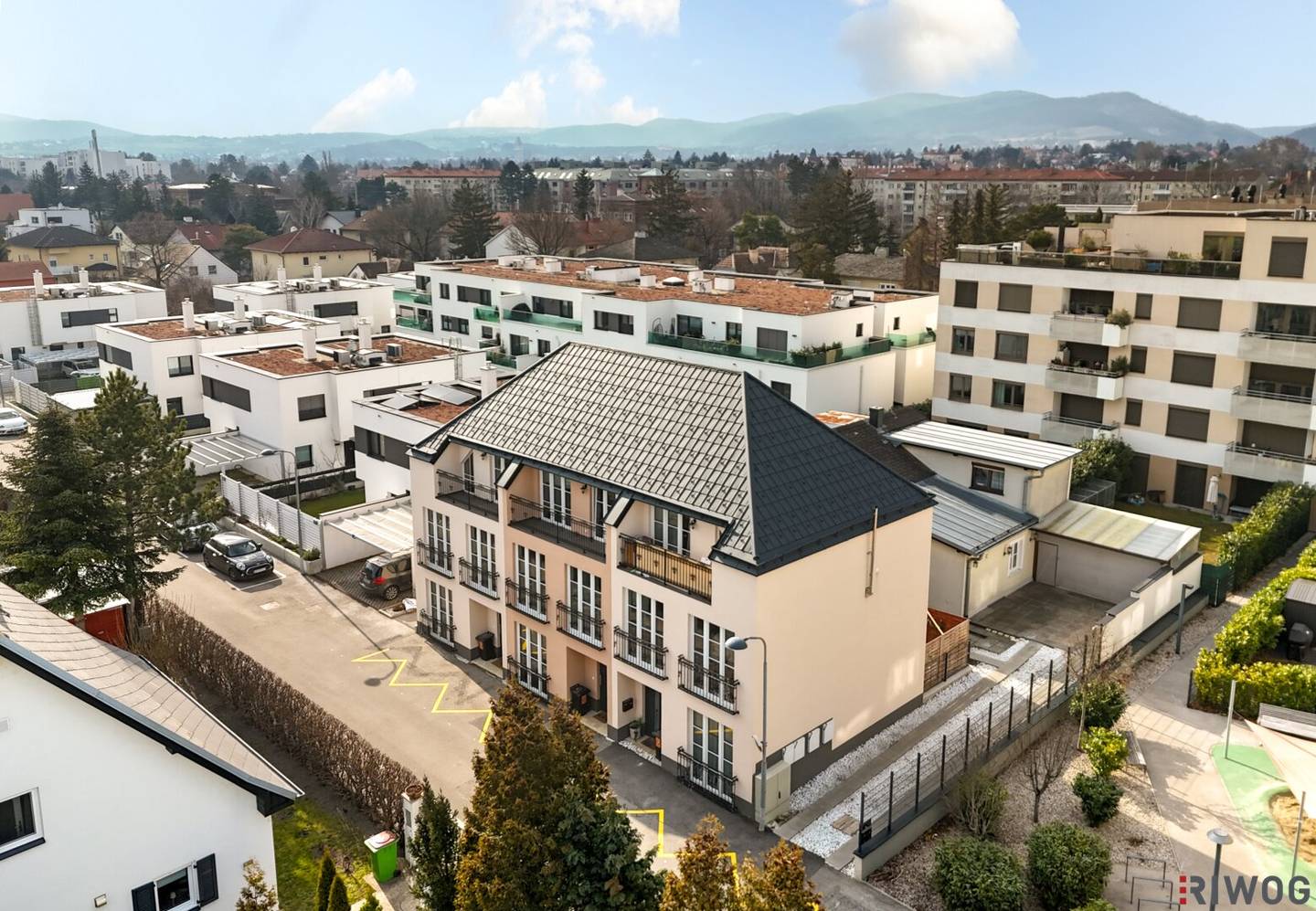 Nachhaltig vermietetes Anlagepaket mit ca. 376m² WNF | Ein Einfamilienhaus und drei Reihenhäuser | HMZ-Erhöhungen für 2026 & 2028 vereinbart
