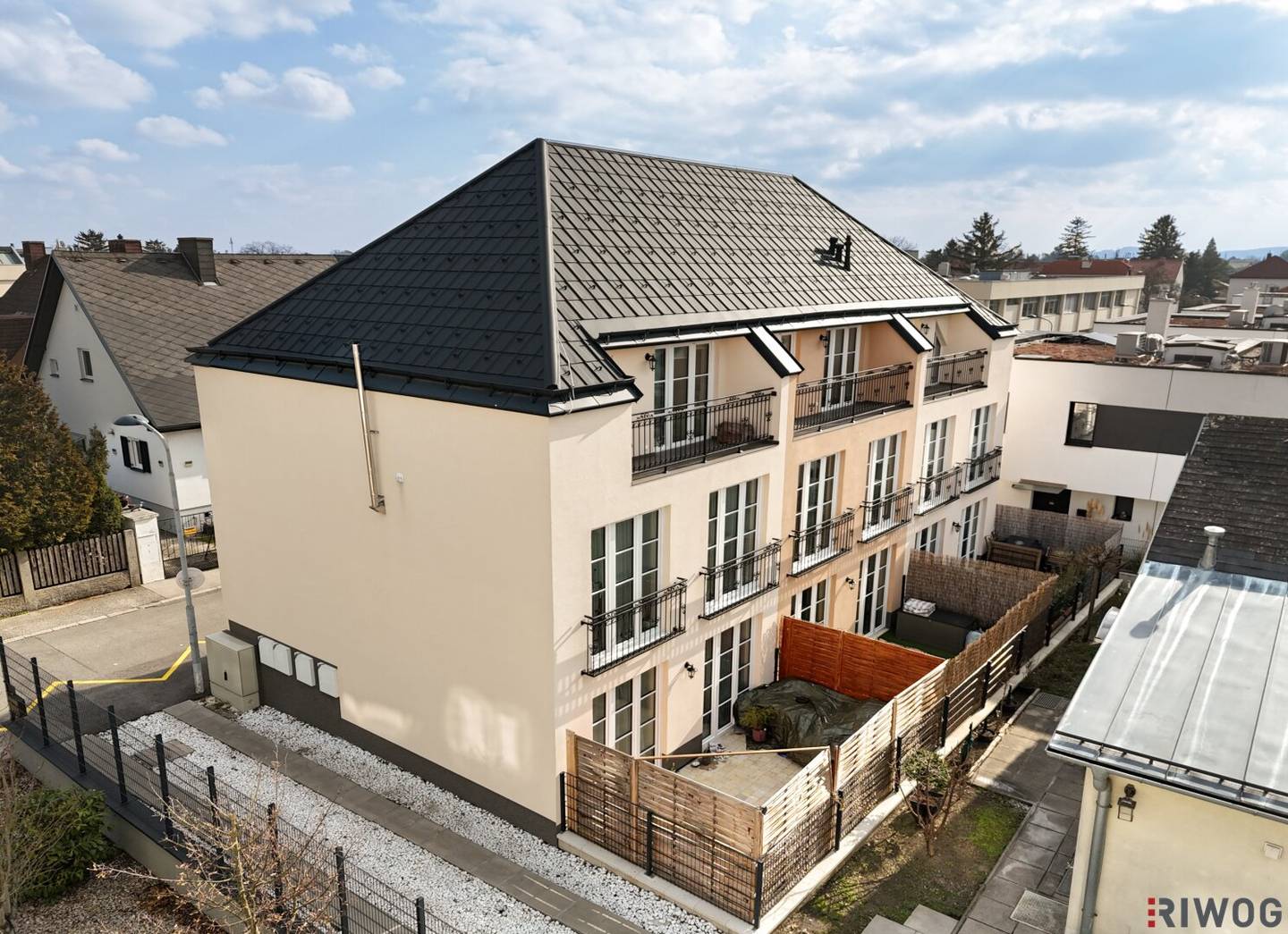 Nachhaltig vermietetes Anlagepaket mit ca. 376m² WNF | Ein Einfamilienhaus und drei Reihenhäuser | HMZ-Erhöhungen für 2026 & 2028 vereinbart