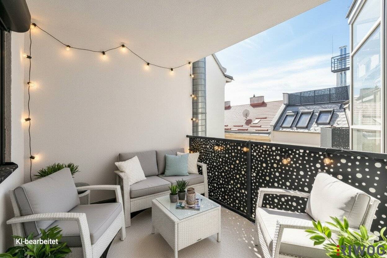 **ERSTBEZUG - Großzügige Dachgeschosswohnung mit Weitblick in zentraler Lage mit Dachterrasse und Balkon**