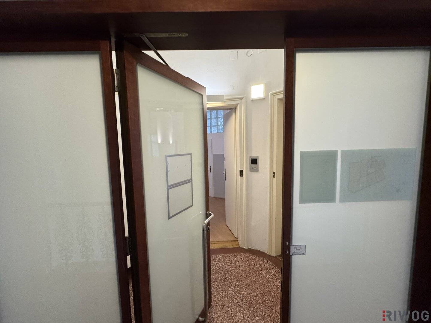 Modern seven room WG suitable apartment in top location with air conditioning and shading
