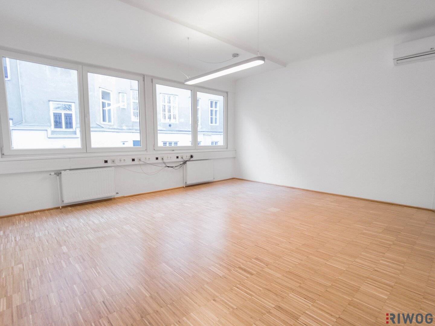 Topsaniertes, hofseitiges Büro mit 180m² & effizientem Grundriss beim Museumsquartier! Optionale Parkplätze vorhanden!