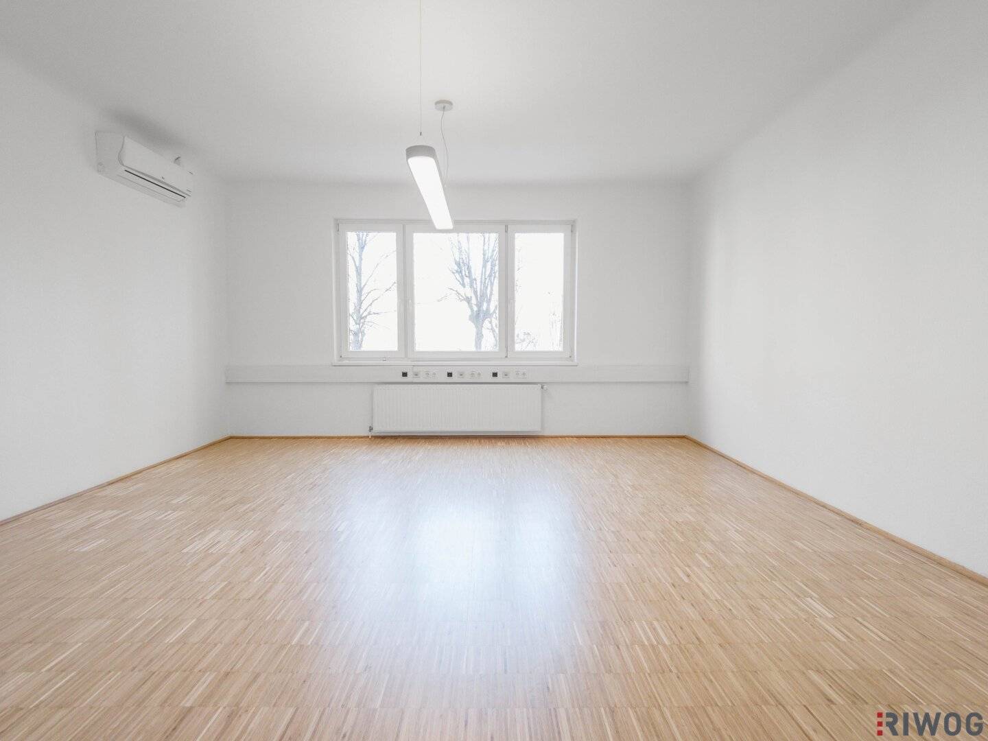 Topsaniertes, hofseitiges Büro mit 180m² & effizientem Grundriss beim Museumsquartier! Optionale Parkplätze vorhanden!