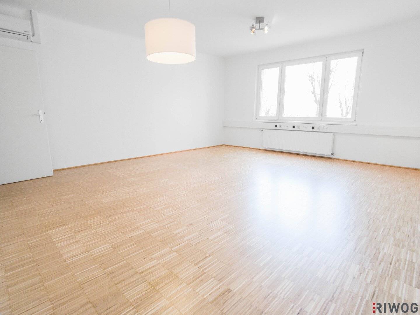 Topsaniertes, hofseitiges Büro mit 180m² & effizientem Grundriss beim Museumsquartier! Optionale Parkplätze vorhanden!