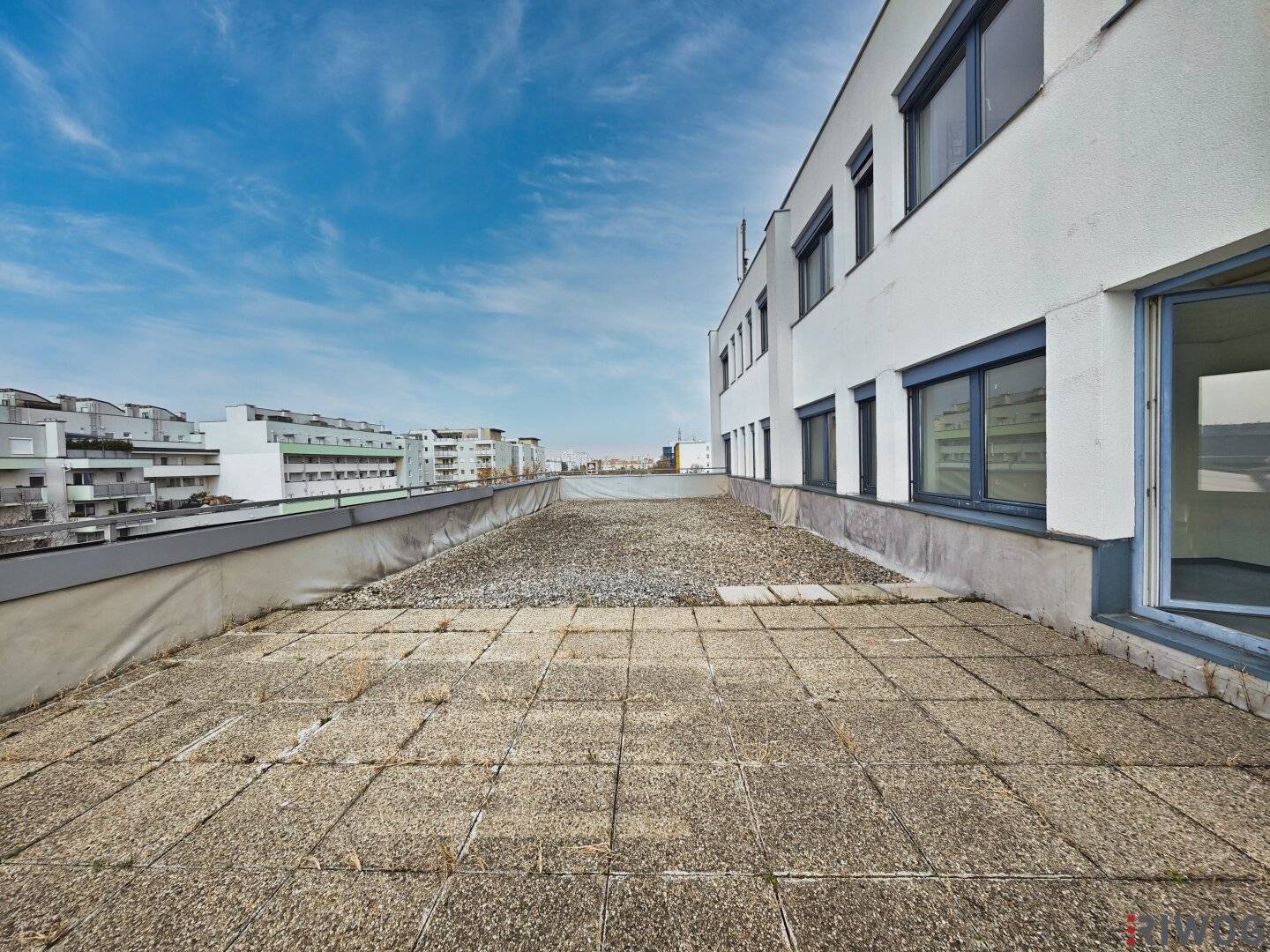 468 m² office with 111 m² terrace for exclusive use | Air Conditioning | Parking | Partial areas possible or expandable up to 668 m² | Optional ground floor storage room with 47 m²