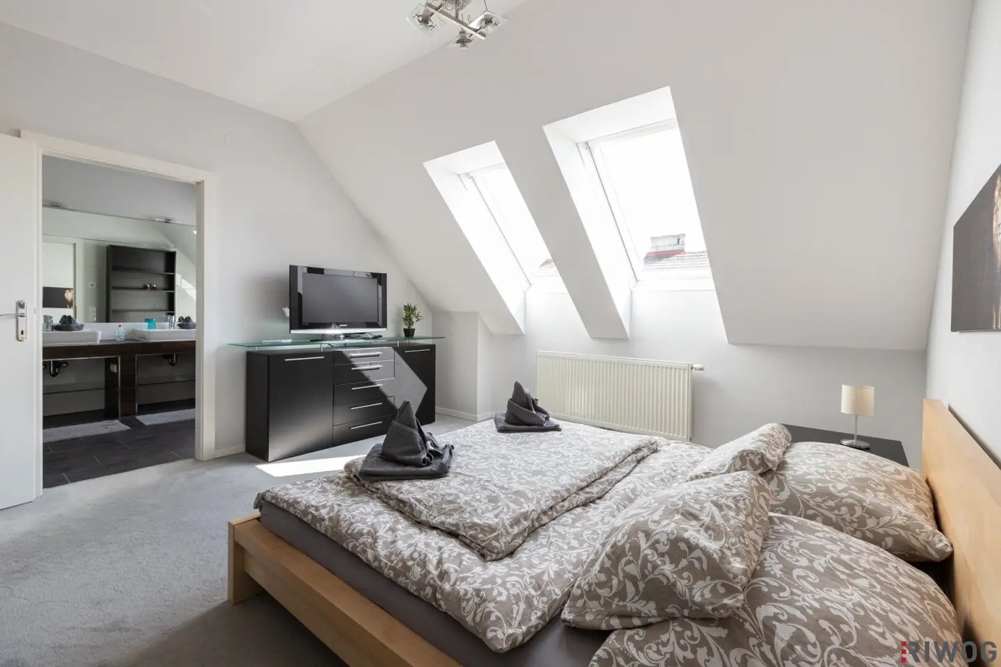 Dream View with around 45 m² Roof Terrace I Quiet Location I Air Conditioning I Attic Duplex I Near Obkirchermarkt, Sievering and Grinzing
