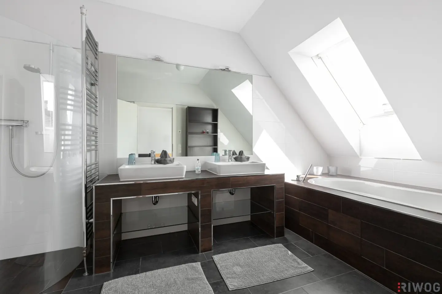 Dream View with around 45 m² Roof Terrace I Quiet Location I Air Conditioning I Attic Duplex I Near Obkirchermarkt, Sievering and Grinzing
