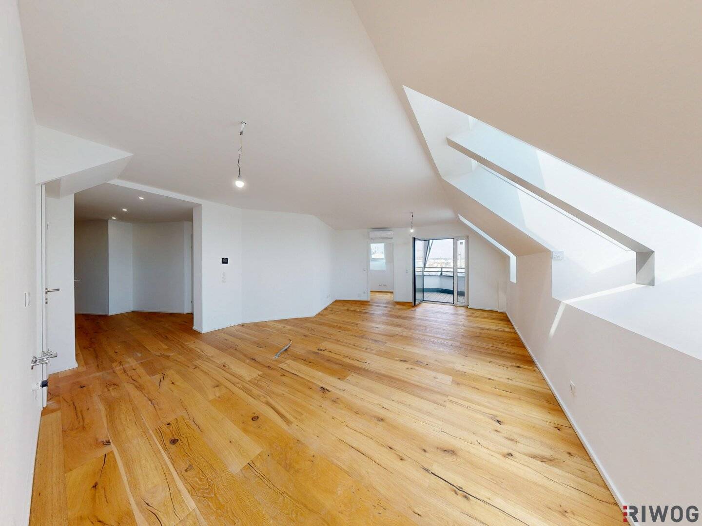 ERSTBEZUG - Lichtdurchflutete 4 Zimmer DG-Wohnung mit Terrasse in 1050 Wien