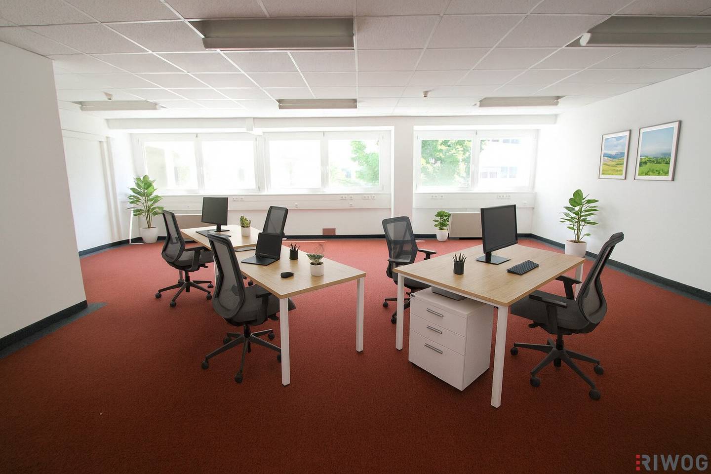 555m² Office Space | Adaptations by Arrangement Possible | Near the Subway | Short Term and Long Term Parking Spaces
