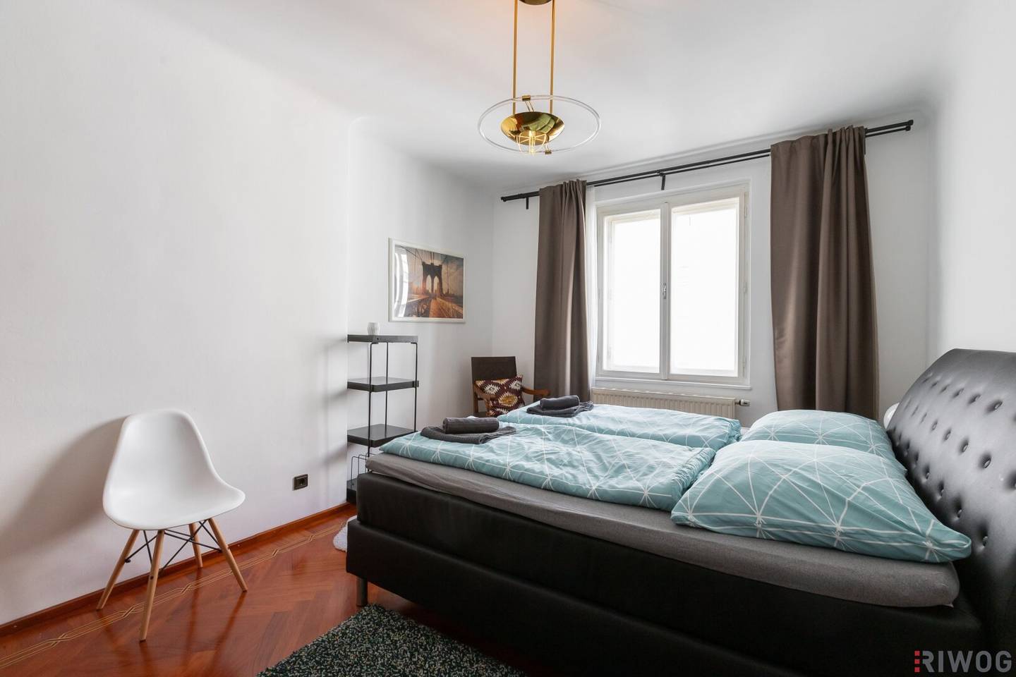 100 meters to the 1st district &amp; Schottentor | Light-filled | Courtyard-facing bedroom | Rented under a fixed-term lease until 09/2026