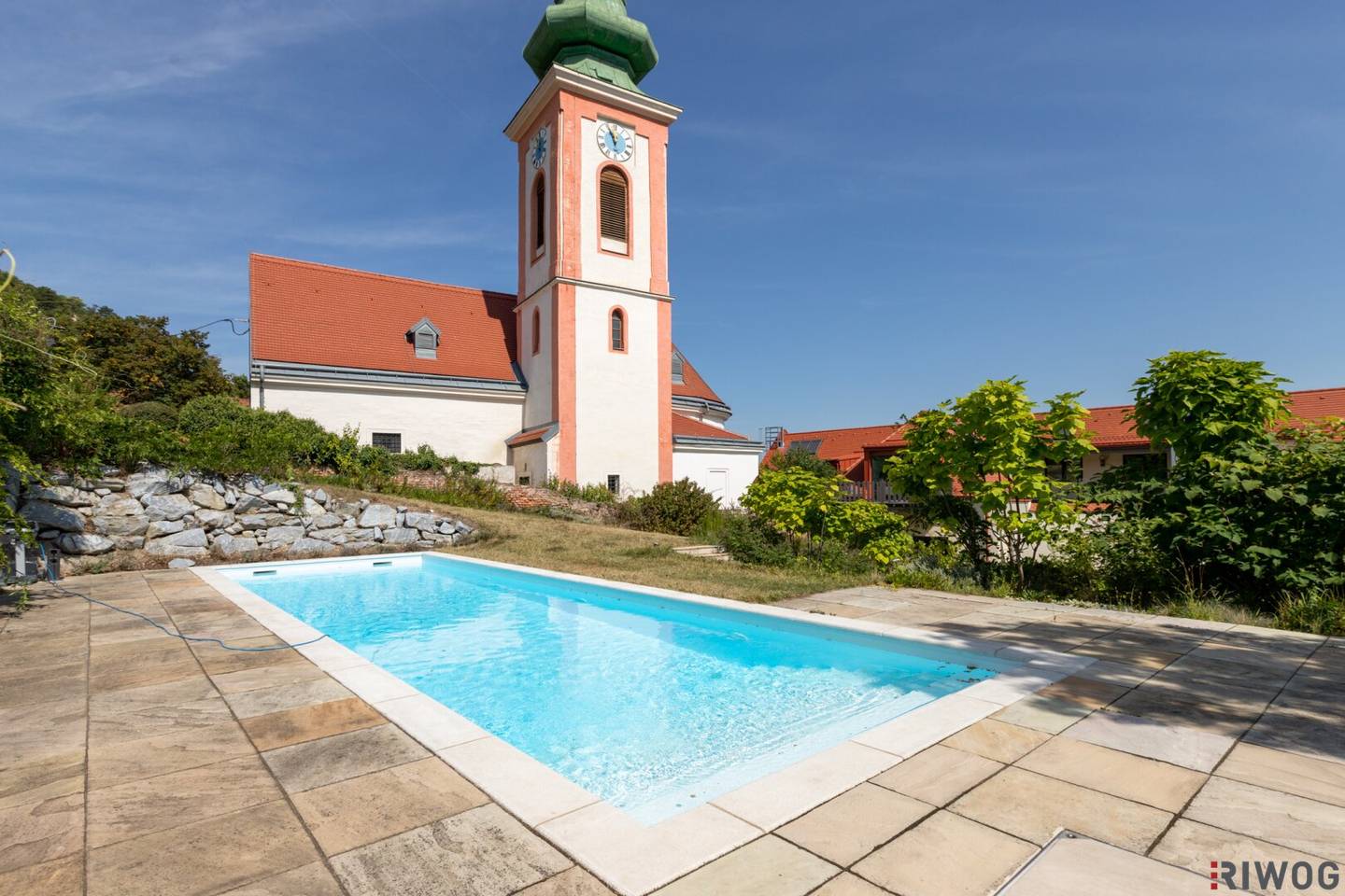 Luxury attic 186.02 m² with terrace, designer island kitchen and spa bathroom Vineyard view and pool use Fully furnished