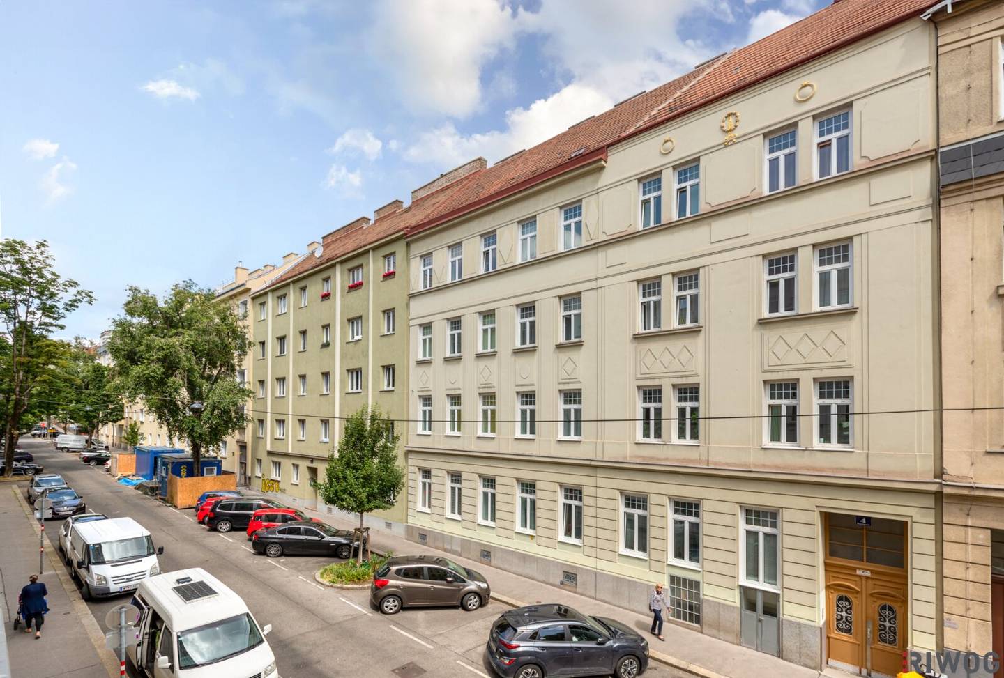 Old building in need of renovation in an imposing corner building | courtyard facing bedroom | near Stadthalle, Vogelweidpark, Lugner City