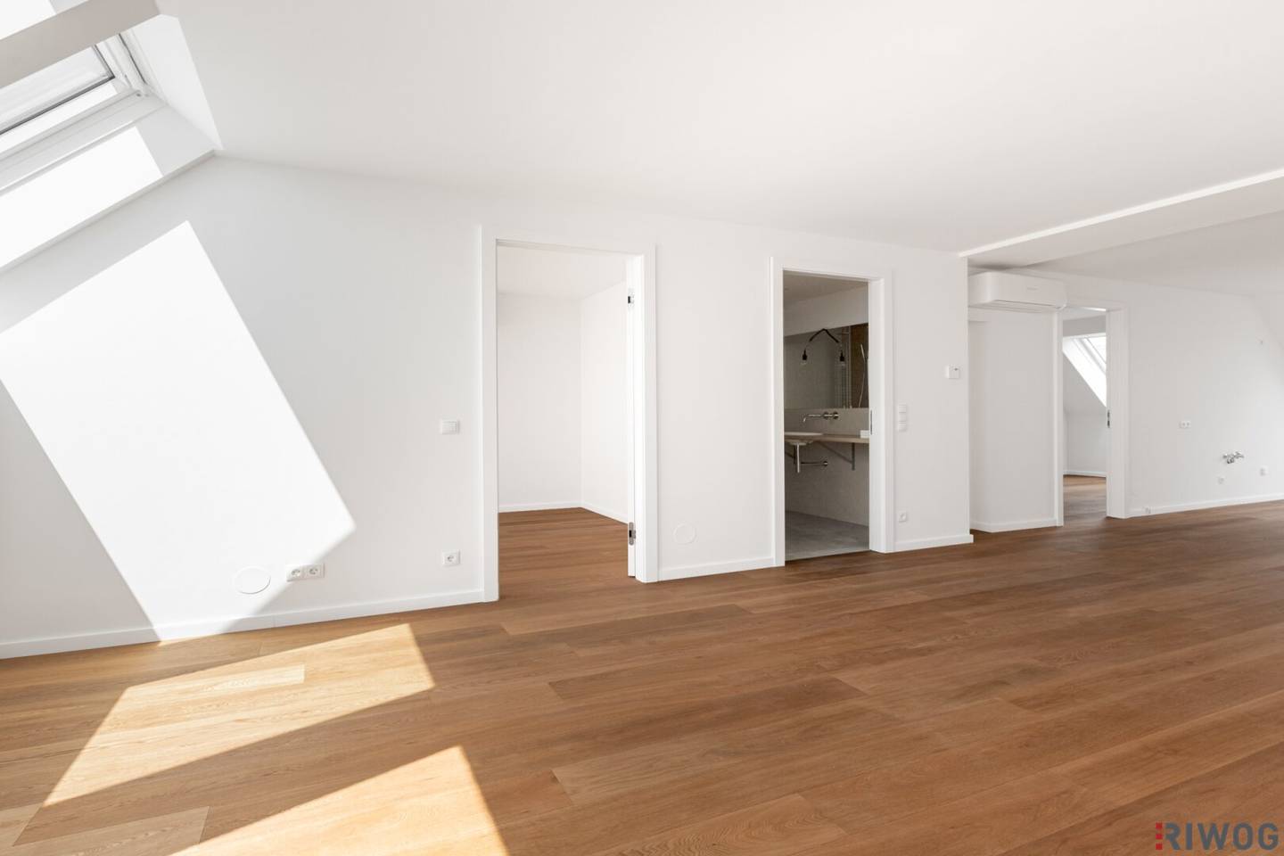moderne DG-Wohnung mit Balkon I U4-U6 I Anlegerhit (ca 3,1% Rendite) I zwischen Westbahnhof und Wien Zeile