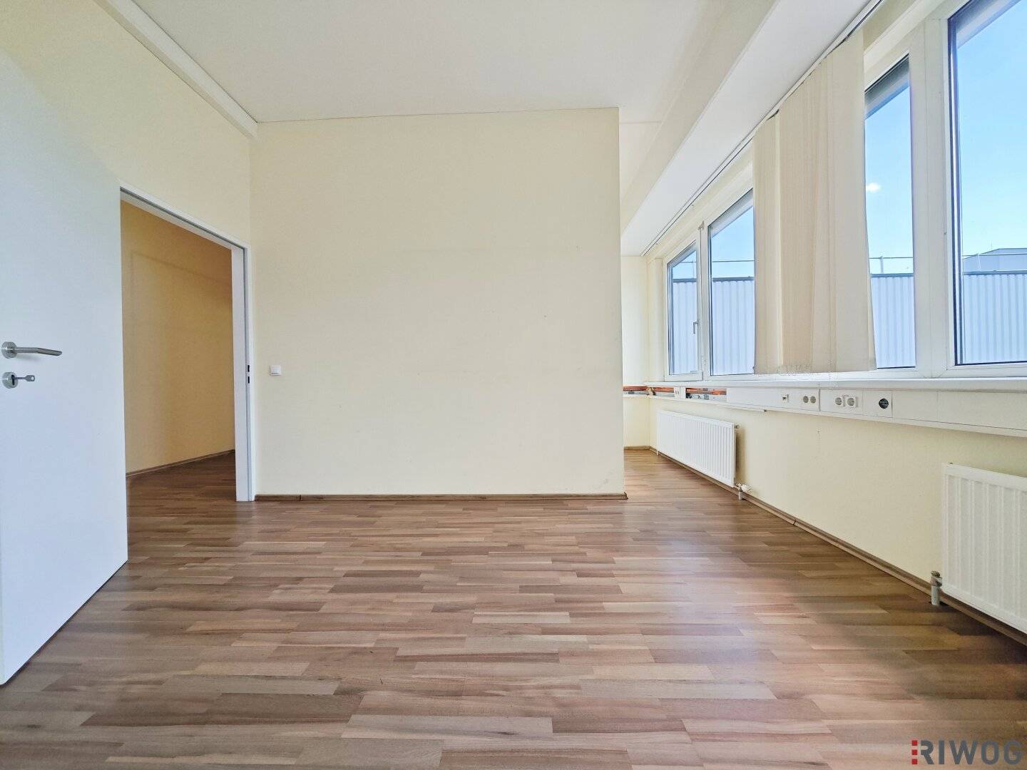 Bright office with 113m² in IZ-Süd | Air Conditioning &amp; Parking Spaces | Tea Kitchen