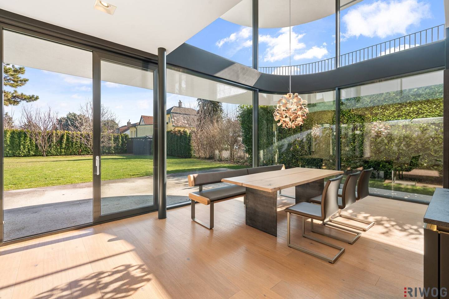 Moderne Architektenvilla | Ca. 20 min in den 1. Bezirk | Virtual Tour | 1000m² Eigengrund | Garage direkt im Haus