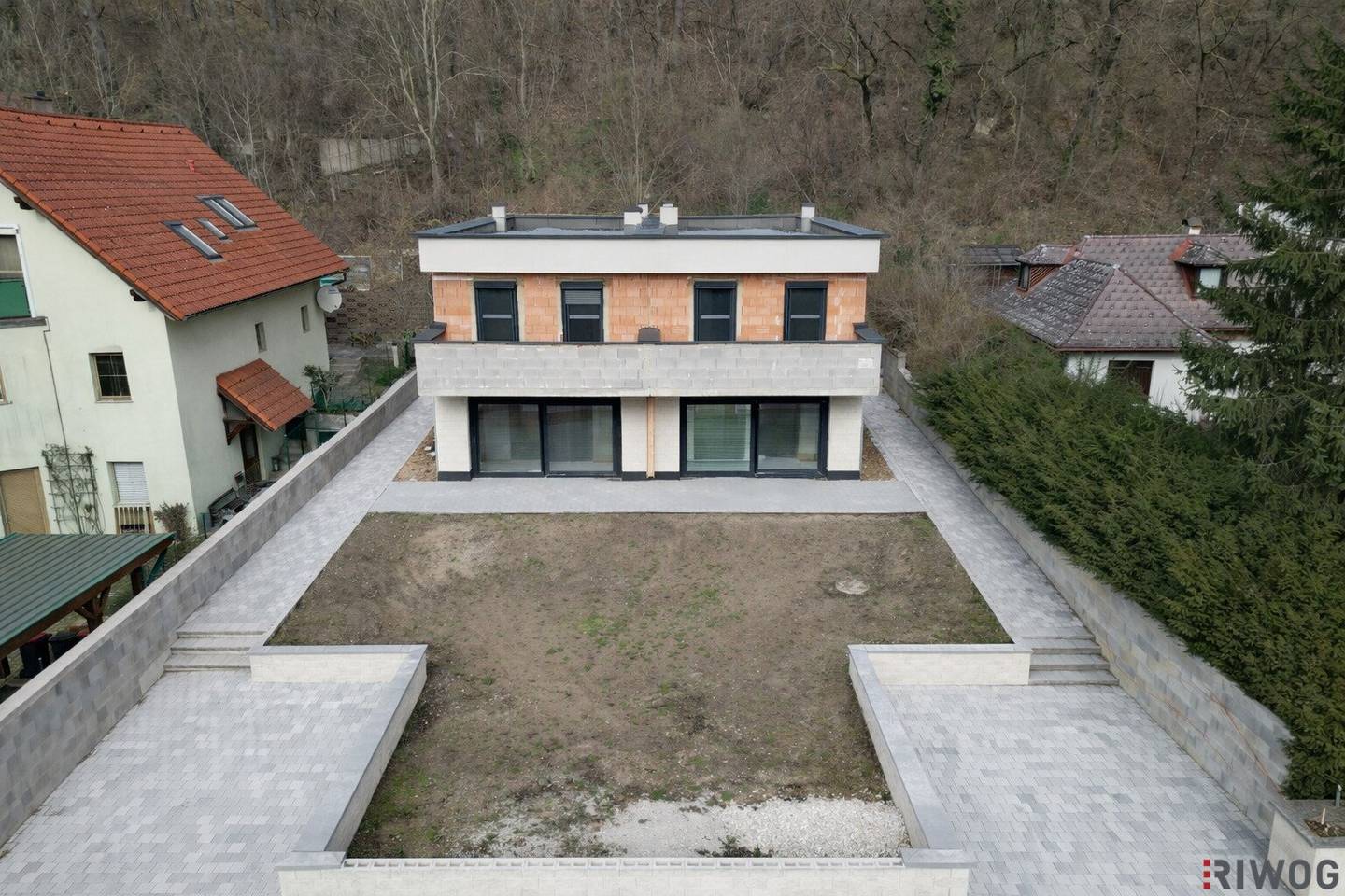Neubau-Doppelhaus mit großem Garten und eigenem Waldstück | 4 Zimmer | Südseitiger Garten/Terrasse | Vollunterkellert | Luftwärmepumpe | 2 Einheiten verfügbar